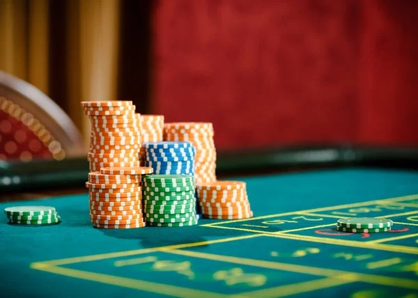Super Sic Bo live dealer studio with three dice and transparent cage
